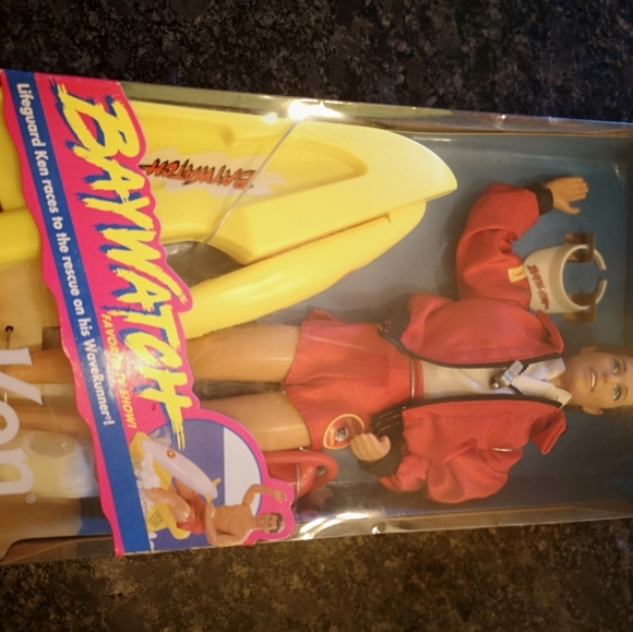 Baywatch Ken Barbie - Picture 3 of 7